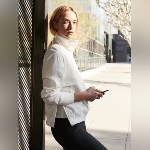 BR Standard Women’s size MP Medium Petite Popover Rain Jacket off white ivory